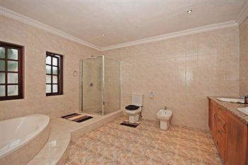 354 On York Avenue Hotel Randburg ภายนอก รูปภาพ